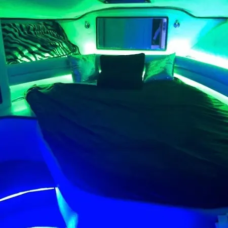 Luxury Yacht In Lisbon Båthotell