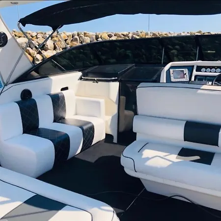 Båthotell Luxury Yacht In Lisbon *